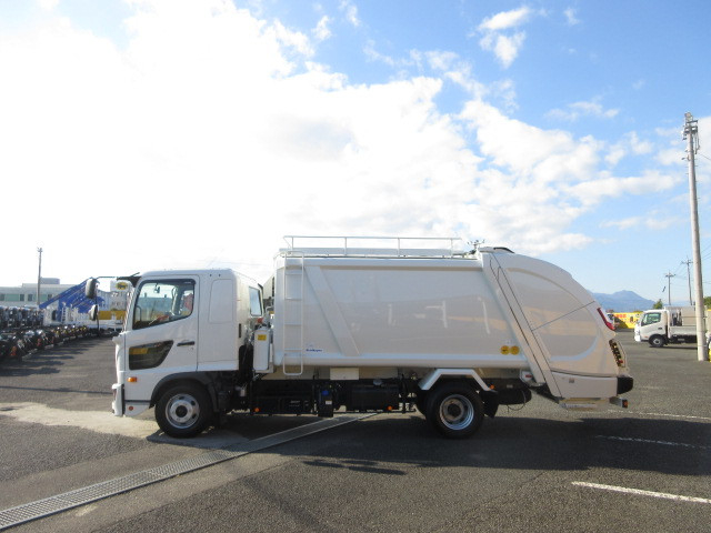 日野 レンジャー 中型 塵芥車（プレス式） 2PG-FD2ABA(96044) 5枚目