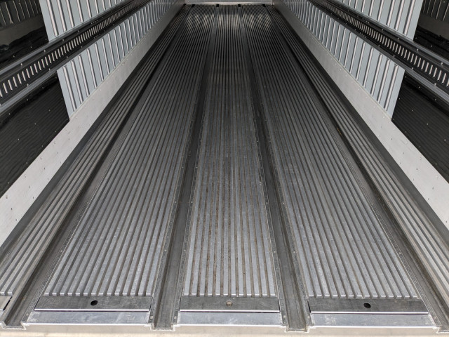 日野 プロフィア 大型 冷凍冷蔵バン 2DG-FW1AHG(96057) 12枚目