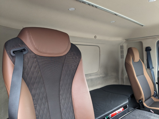 日野 プロフィア 大型 冷凍冷蔵バン 2DG-FW1AHG(96057) 39枚目