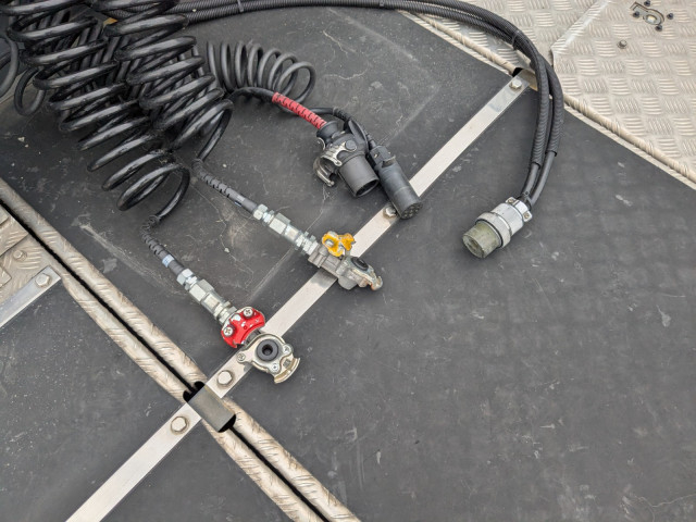 UDトラックス（日産） クオン 大型 トラクタ（シングル） 2RG-GK5DAB(96064) 19枚目