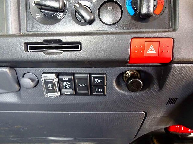 いすゞ エルフ 小型 車載専用車 2RG-NPR88AN(96068) 11枚目