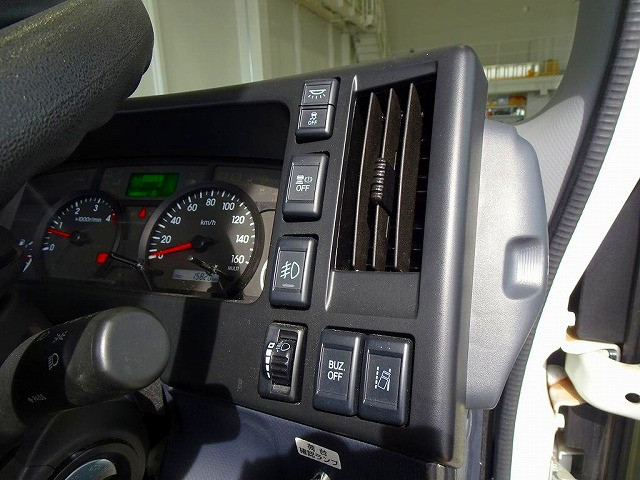 いすゞ エルフ 小型 車載専用車 2RG-NPR88AN(96068) 17枚目