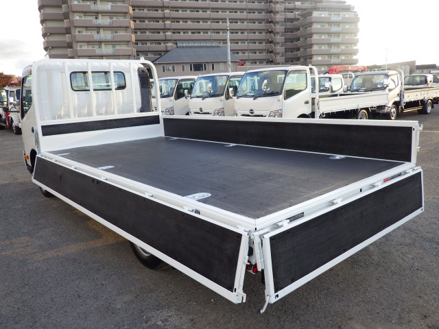 日野 デュトロ 小型 平ボディ 2RG-XZU710M(96083) 17枚目