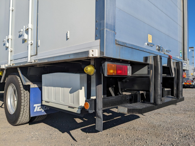 三菱ふそう キャンター 小型 冷凍冷蔵バン 2PG-FEB80(96090) 8枚目