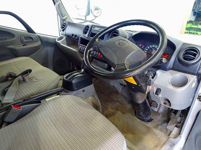 トヨタ トヨエース 小型 平ボディ TKG-XZC605(96150) 5枚目