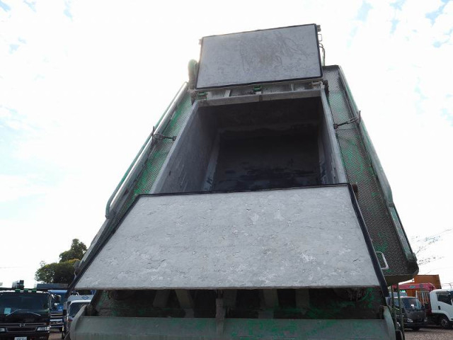 いすゞ ギガ 大型 土砂ダンプ QKG-CXZ77AT(96180) 13枚目