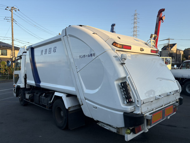 UDトラックス（日産） コンドル 中型 塵芥車（プレス式） BDG-MK36C(96264) 4枚目