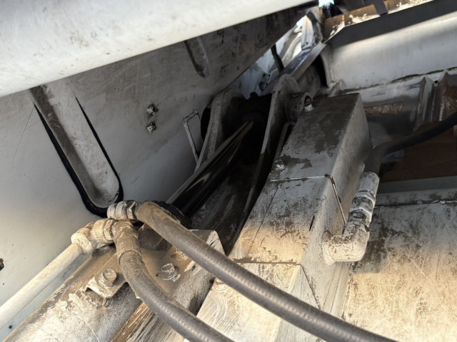 UDトラックス（日産） コンドル 中型 塵芥車（プレス式） BDG-MK36C(96264) 12枚目