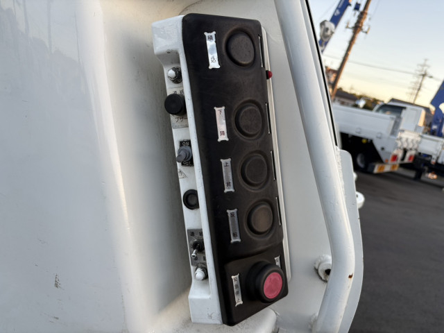 UDトラックス（日産） コンドル 中型 塵芥車（プレス式） BDG-MK36C(96264) 15枚目