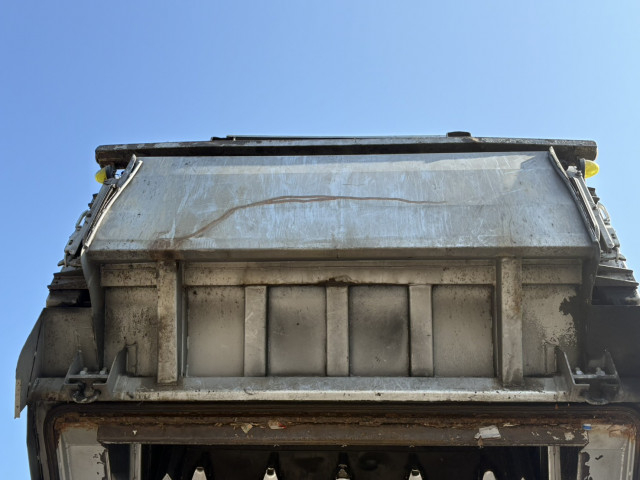 いすゞ フォワード 中型 塵芥車（プレス式） PKG-FRR90S2(96269) 18枚目