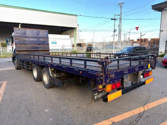 UDトラックス（日産） クオン 大型 平ボディ ADG-CX4YL(96270) 4枚目