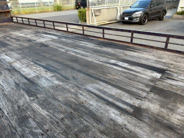 UDトラックス（日産） クオン 大型 平ボディ ADG-CX4YL(96270) 13枚目