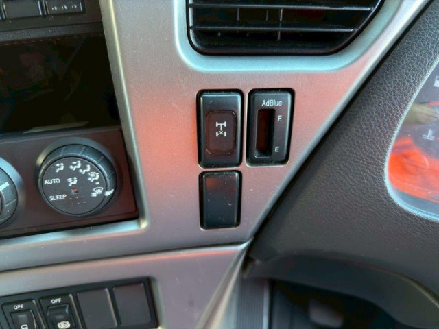 UDトラックス（日産） クオン 大型 平ボディ ADG-CX4YL(96270) 26枚目