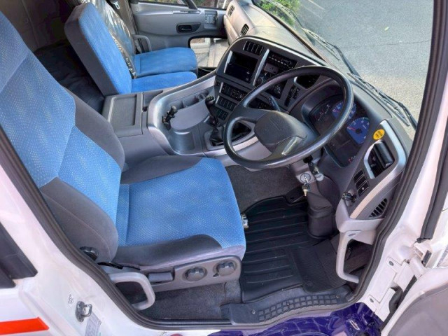 UDトラックス（日産） クオン 大型 平ボディ ADG-CX4YL(96270) 27枚目