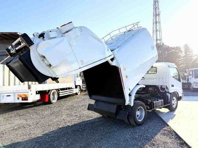 トヨタ ダイナ 小型 塵芥車（プレス式） PD-XZU304A(96286) 5枚目