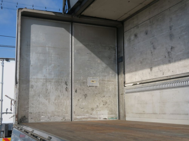 日野 プロフィア 大型 アルミウィング KC-FS4FZFA(96315) 6枚目