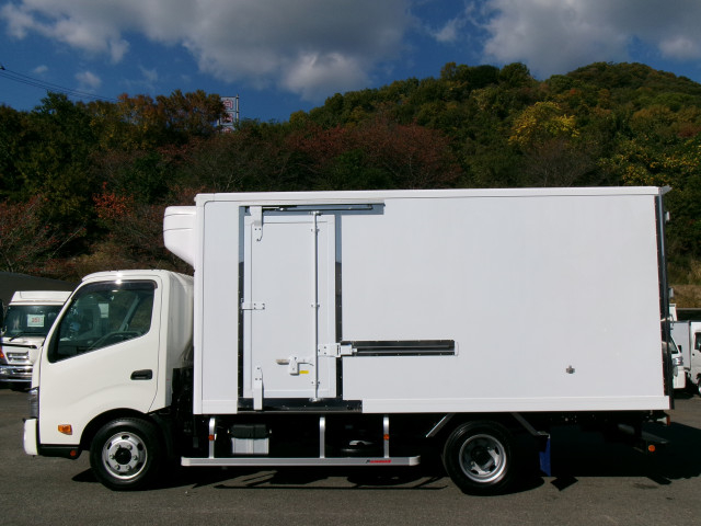 日野 デュトロ 小型 冷凍冷蔵バン 2KG-XZU712M(96392) 4枚目