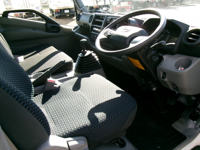 日野 デュトロ 小型 冷凍冷蔵バン 2KG-XZU712M(96392) 9枚目