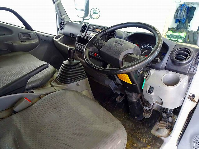 日野 デュトロ 小型 平ボディ 2KG-XZU675M(96400) 5枚目