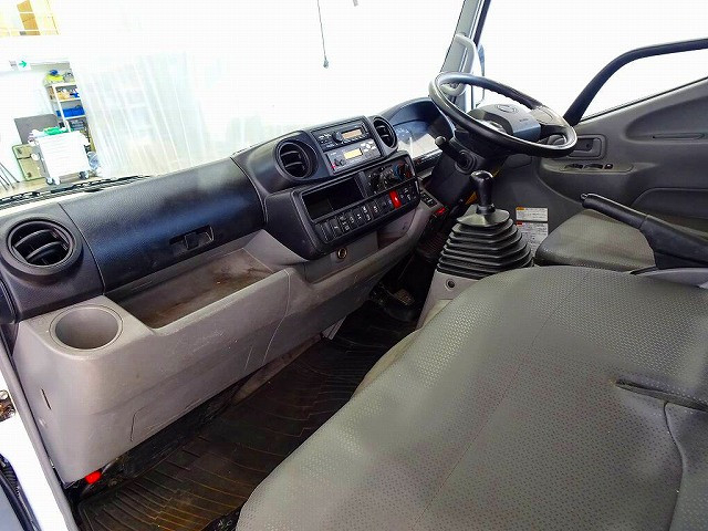 日野 デュトロ 小型 平ボディ 2KG-XZU675M(96400) 7枚目