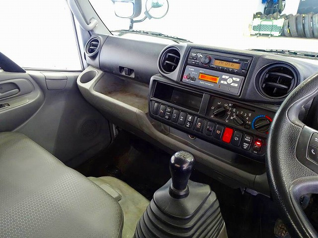 日野 デュトロ 小型 平ボディ 2KG-XZU675M(96400) 9枚目