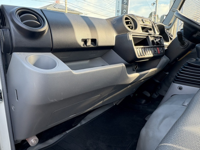 日野 デュトロ 小型 平ボディ 2RG-XZU605M(96405) 24枚目