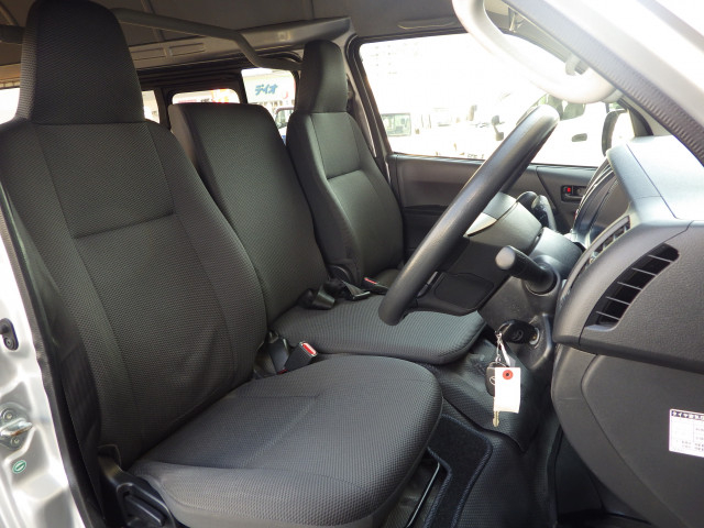 トヨタ ハイエース 小型 ライトバン CBF-TRH200K(96473) 17枚目