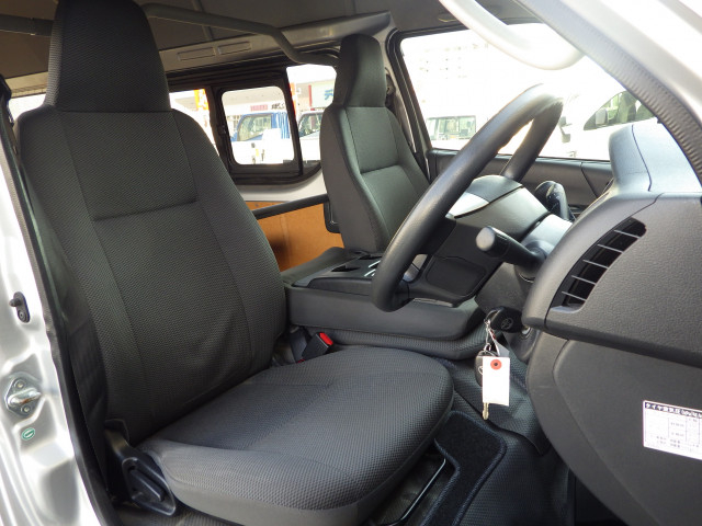 トヨタ ハイエース 小型 ライトバン CBF-TRH200K(96473) 18枚目