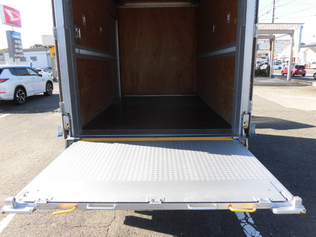 トヨタ ダイナ 小型 アルミバン TPG-XZU605(96474) 17枚目