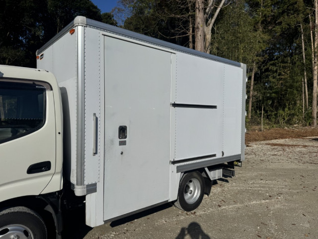 日野 デュトロ 小型 アルミバン TPG-XZC605M(96487) 7枚目