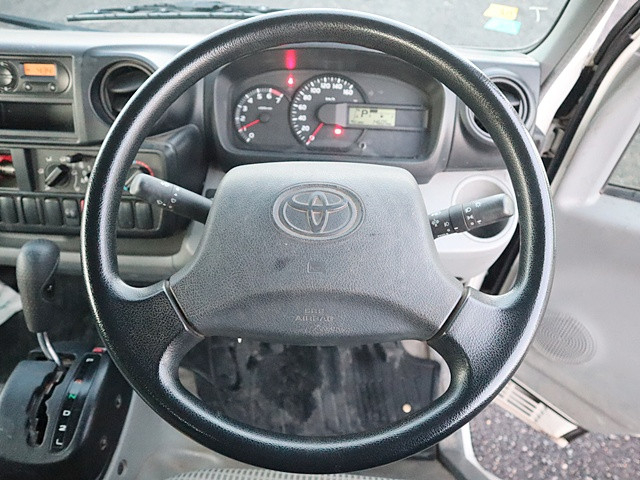 トヨタ ダイナ 小型 平ボディ ABF-TRY230(96489) 4枚目