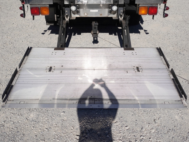 いすゞ ギガ 大型 冷凍冷蔵バン QKG-CYL77A(96506) 11枚目