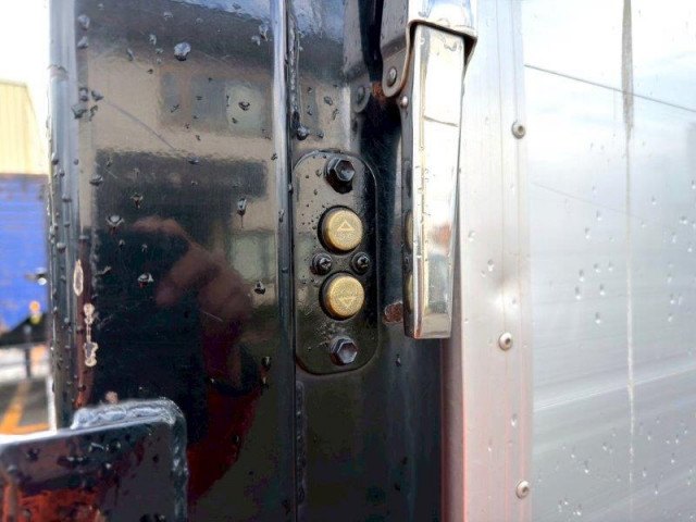 三菱ふそう ファイター 増トン 平ボディ QKG-FK65FZ(96512) 11枚目