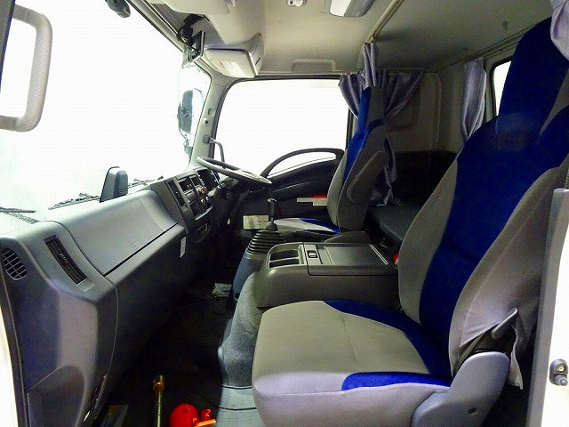 いすゞ フォワード 中型 アルミウィング 2RG-FRR90T2(96525) 6枚目