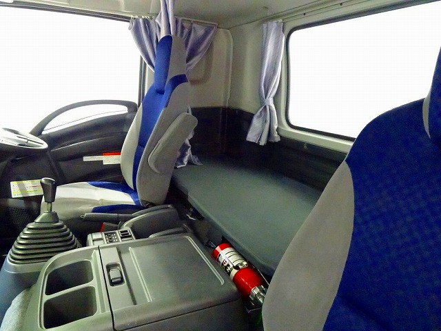 いすゞ フォワード 中型 アルミウィング 2RG-FRR90T2(96525) 7枚目