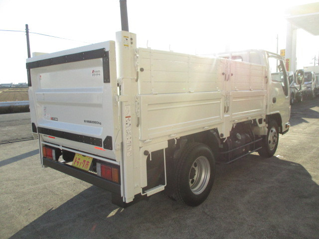 いすゞ エルフ 小型 平ボディ TRG-NKR85A(96526) 2枚目