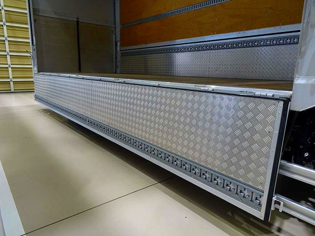 いすゞ フォワード 中型 アルミウィング 2RG-FRR90T2(96525) 32枚目