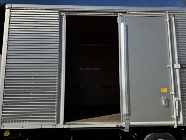 三菱ふそう キャンター 小型 アルミバン 2PG-FEB50(96528) 8枚目