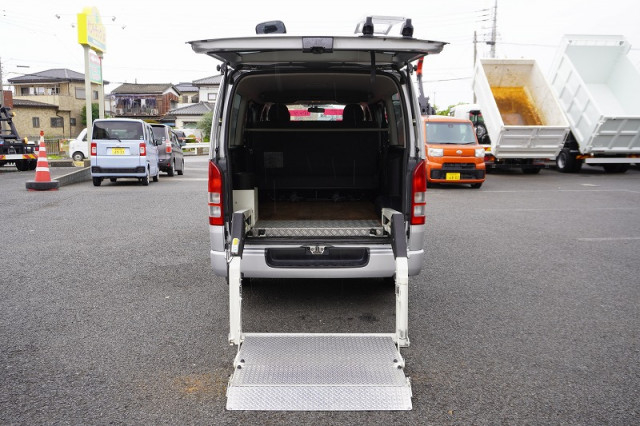 トヨタ ハイエース 小型 ライトバン CBF-TRH200V(96558) 15枚目