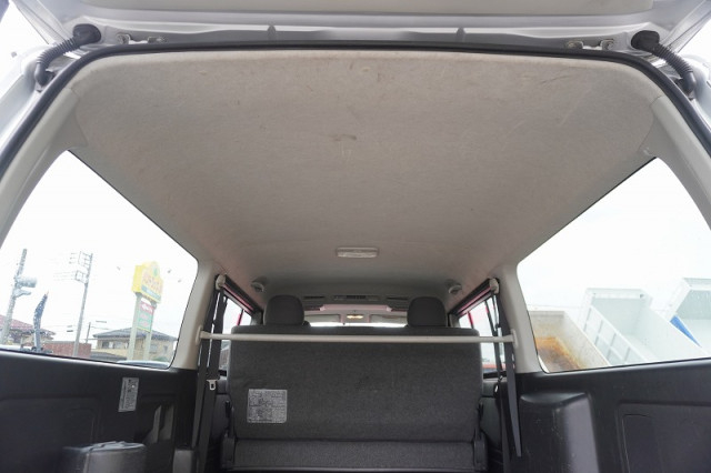 トヨタ ハイエース 小型 ライトバン CBF-TRH200V(96558) 17枚目