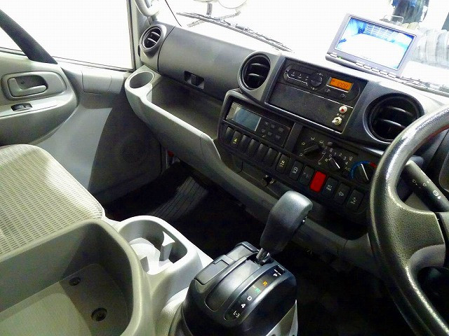日野 デュトロ 小型 冷凍冷蔵バン TPG-XZC605M(96586) 9枚目