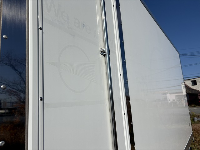 いすゞ エルフ 小型 冷凍冷蔵バン 2RG-NPR88AN(96620) 8枚目