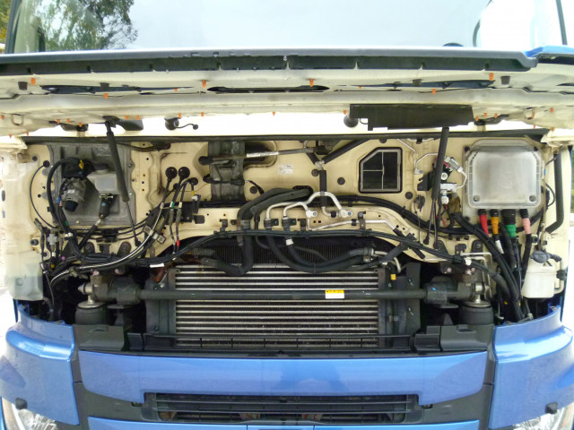 日野 プロフィア 大型 冷凍冷蔵バン 2DG-FW1AHJ(96626) 8枚目