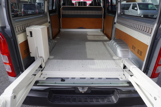 トヨタ ハイエース 小型 ライトバン CBF-TRH200K(96637) 16枚目