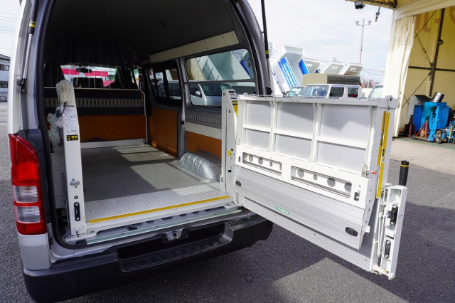 トヨタ ハイエース 小型 ライトバン CBF-TRH200K(96637) 24枚目