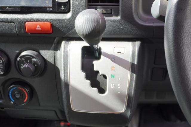 トヨタ ハイエース 小型 ライトバン CBF-TRH200K(96637) 32枚目