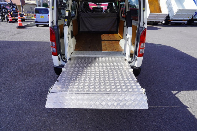 Toyota Small Light van CBF-TRH200V(96661) 20枚目