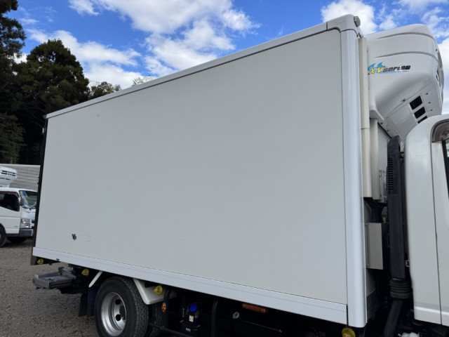 いすゞ エルフ 小型 冷凍冷蔵バン 2RG-NPR88YN(96692) 6枚目