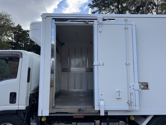 いすゞ エルフ 小型 冷凍冷蔵バン 2RG-NPR88YN(96692) 8枚目