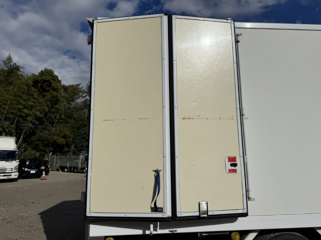 いすゞ エルフ 小型 冷凍冷蔵バン 2RG-NPR88YN(96692) 21枚目